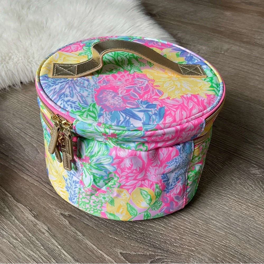 🌸LILLY PULITZER Round Cosmetic Case In Multi Bright Delight Patch Accessories